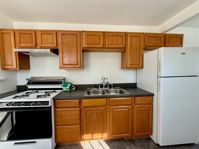 600 E 24th Street S, Newton, IA 50208