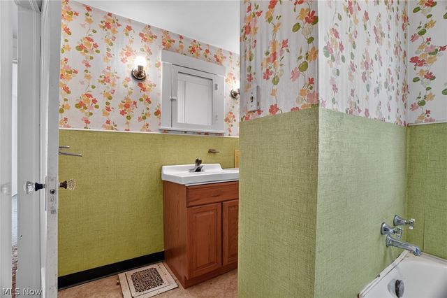 37 Chestnut Street, Painesville, OH 44077