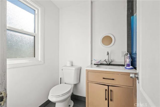 1438 E 20th Street, Los Angeles, CA 90011