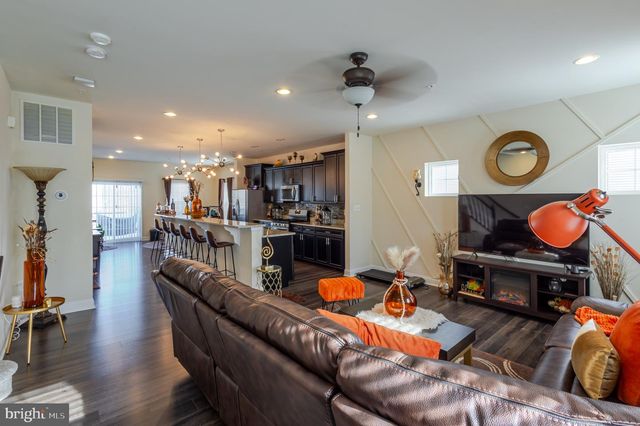 11391 TOLKIEN AVE, White Plains, MD 20695