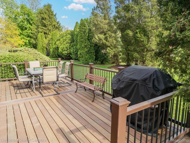 34623 LAKEHURST Drive S, Farmington Hills, MI 48331