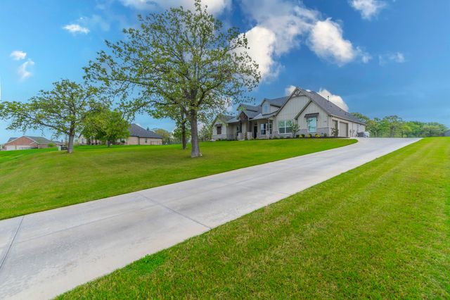 150 Las Brisas Drive, Decatur, TX 76234