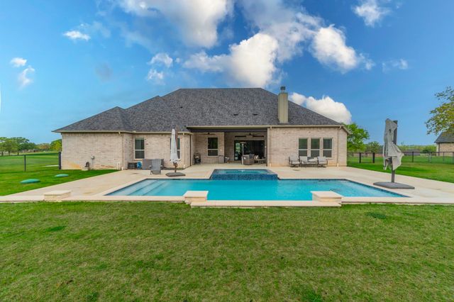 150 Las Brisas Drive, Decatur, TX 76234