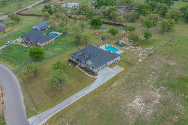 150 Las Brisas Drive, Decatur, TX 76234