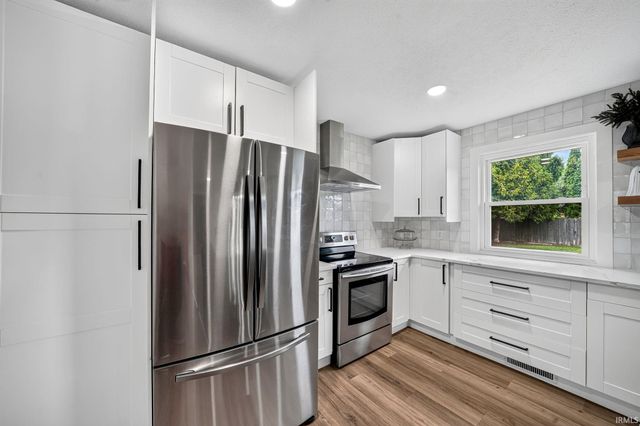 16333 Barna Drive, Granger, IN 46530