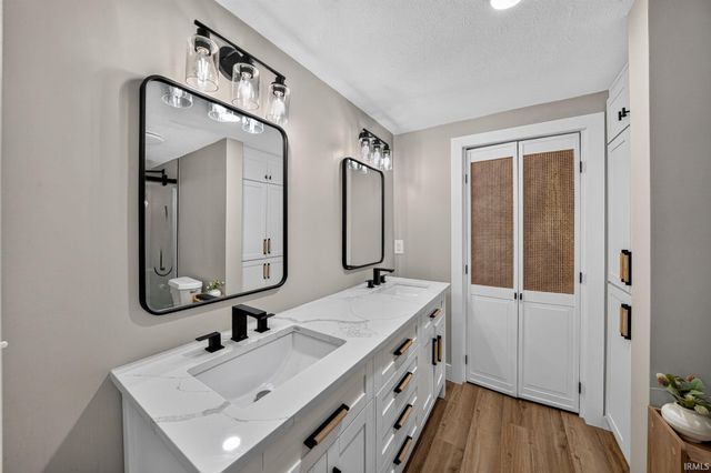 16333 Barna Drive, Granger, IN 46530