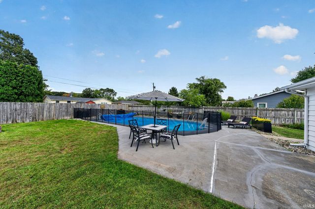 16333 Barna Drive, Granger, IN 46530