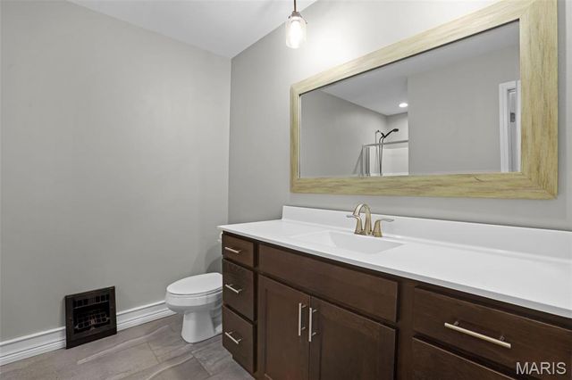 927 Troy Road, Edwardsville, IL 62025