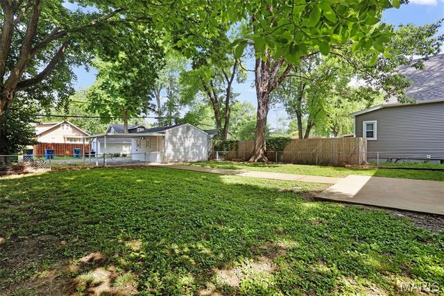 927 Troy Road, Edwardsville, IL 62025