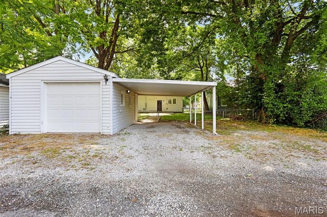 927 Troy Road, Edwardsville, IL 62025