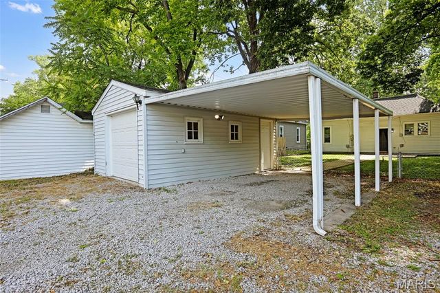 927 Troy Road, Edwardsville, IL 62025