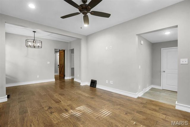 927 Troy Road, Edwardsville, IL 62025