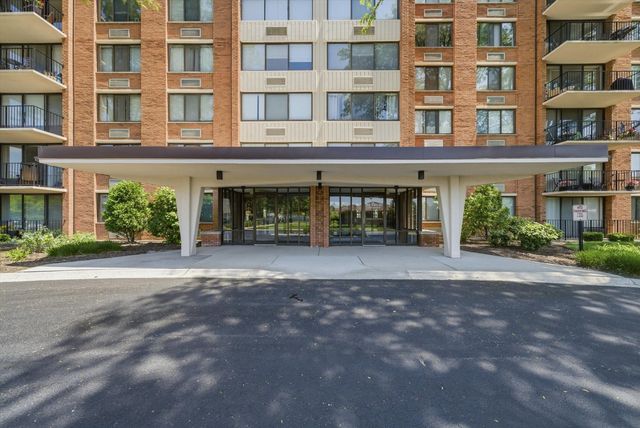 2000 Saint Regis Drive 2L, Lombard, IL 60148