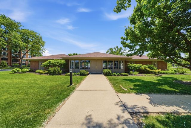 2000 Saint Regis Drive 2L, Lombard, IL 60148