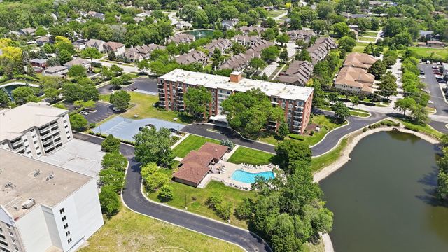 2000 Saint Regis Drive 2L, Lombard, IL 60148