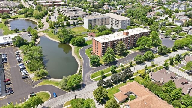 2000 Saint Regis Drive 2L, Lombard, IL 60148