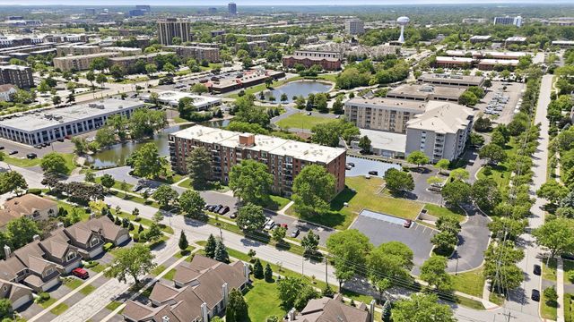 2000 Saint Regis Drive 2L, Lombard, IL 60148