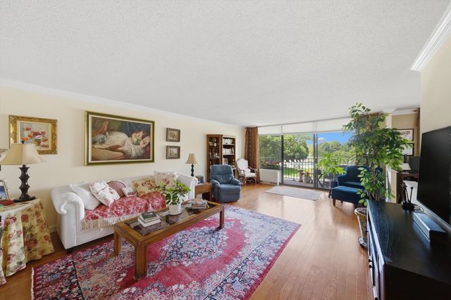 2000 Saint Regis Drive 2L, Lombard, IL 60148