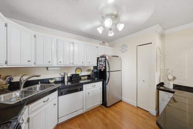 2000 Saint Regis Drive 2L, Lombard, IL 60148