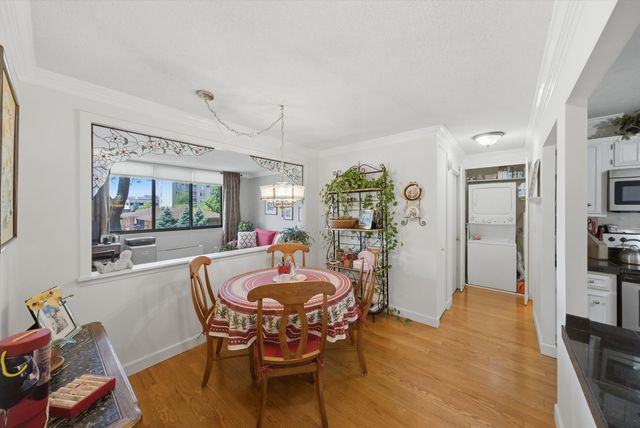 2000 Saint Regis Drive 2L, Lombard, IL 60148