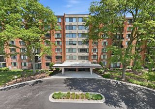 2000 Saint Regis Drive 2L, Lombard, IL 60148