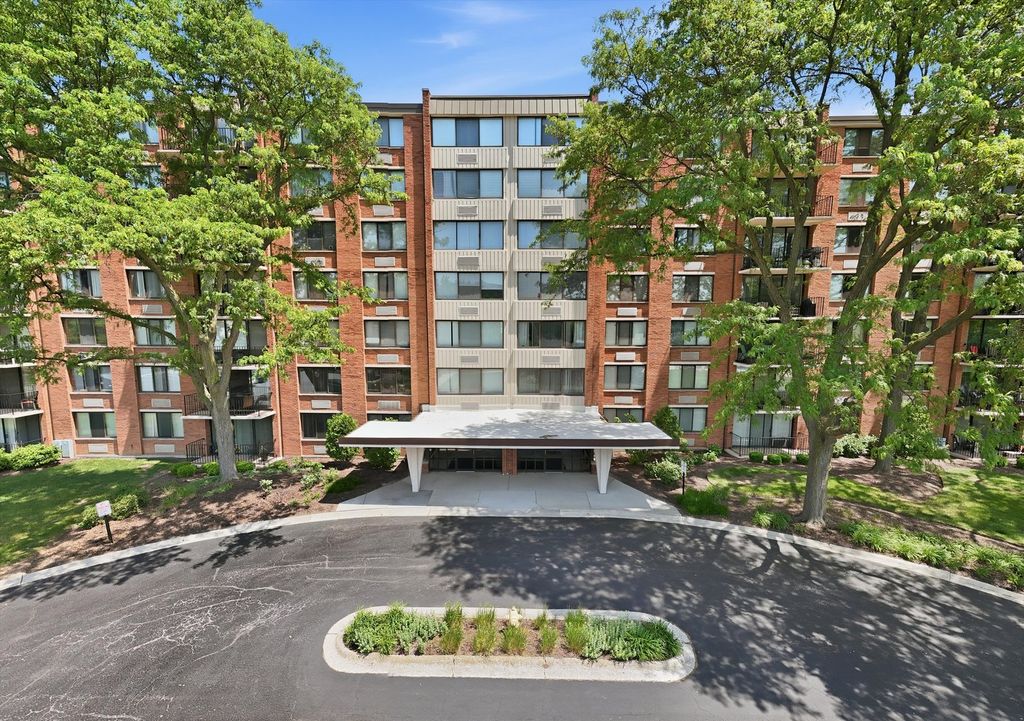 2000 Saint Regis Drive 2L, Lombard, IL 60148