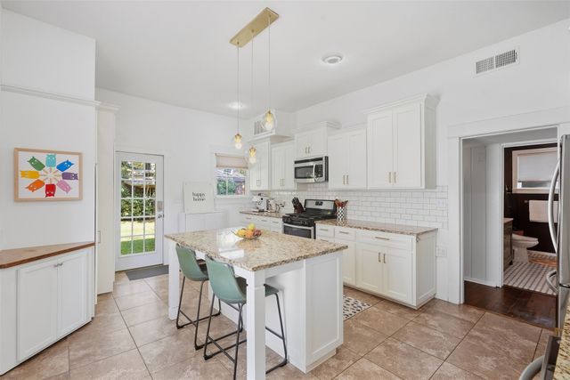 2227 College Avenue, Fort Worth, TX 76110