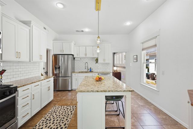 2227 College Avenue, Fort Worth, TX 76110