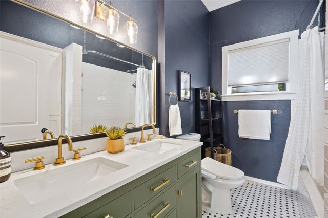 2227 College Avenue, Fort Worth, TX 76110