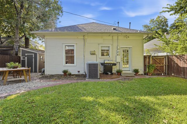 2227 College Avenue, Fort Worth, TX 76110