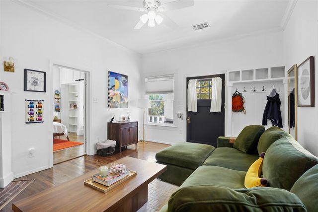 2227 College Avenue, Fort Worth, TX 76110