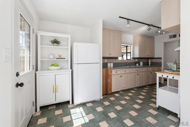 5333 Palmyra Ave, San Diego, CA 92117