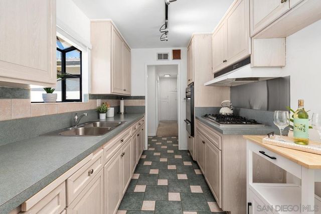 5333 Palmyra Ave, San Diego, CA 92117