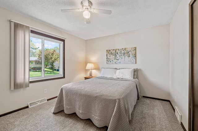 6605 Chesshire Lane N, Maple Grove, MN 55311