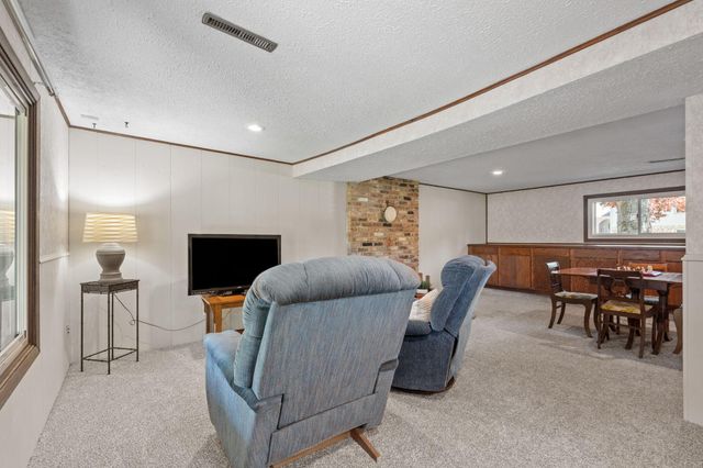 6605 Chesshire Lane N, Maple Grove, MN 55311