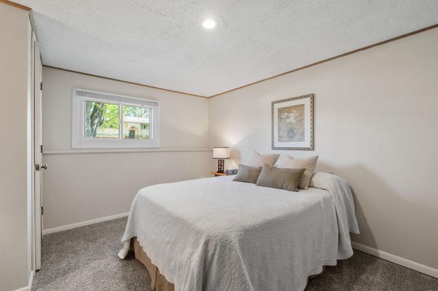 6605 Chesshire Lane N, Maple Grove, MN 55311