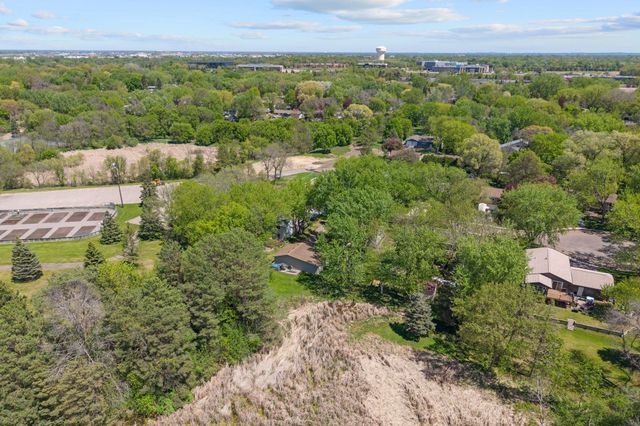 6605 Chesshire Lane N, Maple Grove, MN 55311