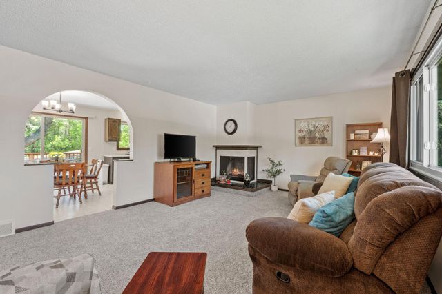 6605 Chesshire Lane N, Maple Grove, MN 55311