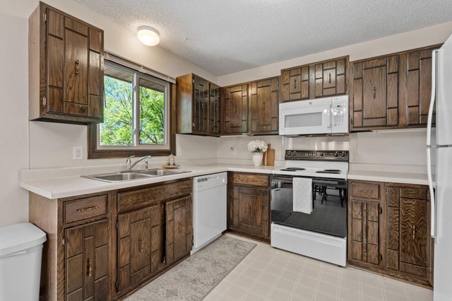 6605 Chesshire Lane N, Maple Grove, MN 55311