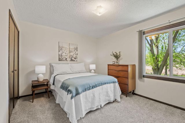 6605 Chesshire Lane N, Maple Grove, MN 55311