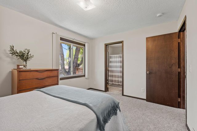6605 Chesshire Lane N, Maple Grove, MN 55311