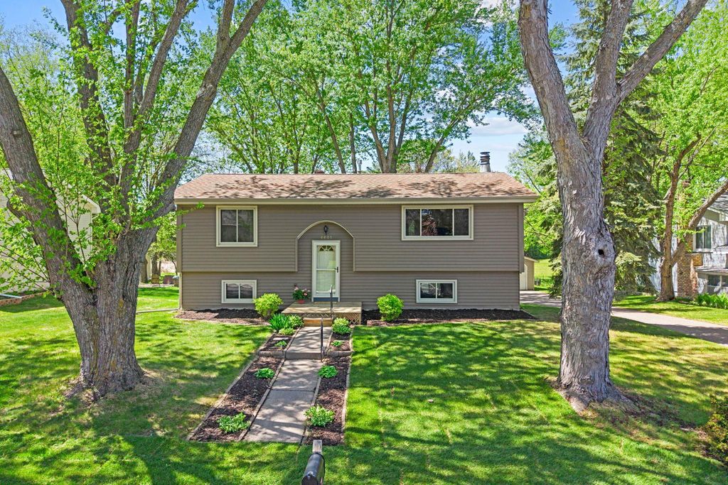 6605 Chesshire Lane N, Maple Grove, MN 55311