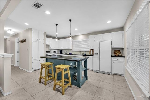 912 Palm Drive, Alamo, TX 78516