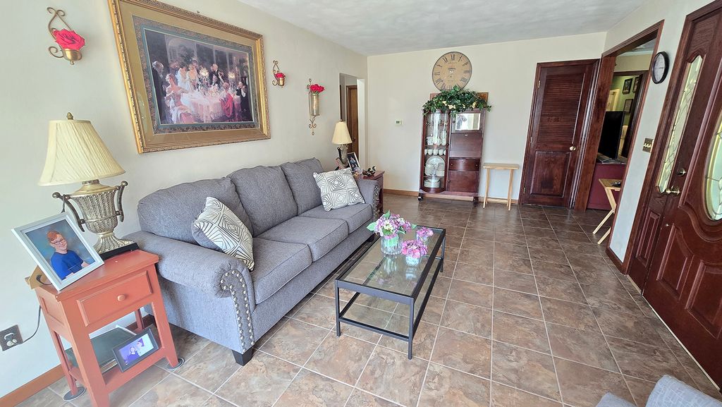 Image 16 of property listing at 18 Bonanza Drive, Centralia, IL 62801