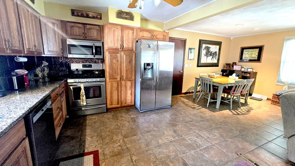 Image 18 of property listing at 18 Bonanza Drive, Centralia, IL 62801