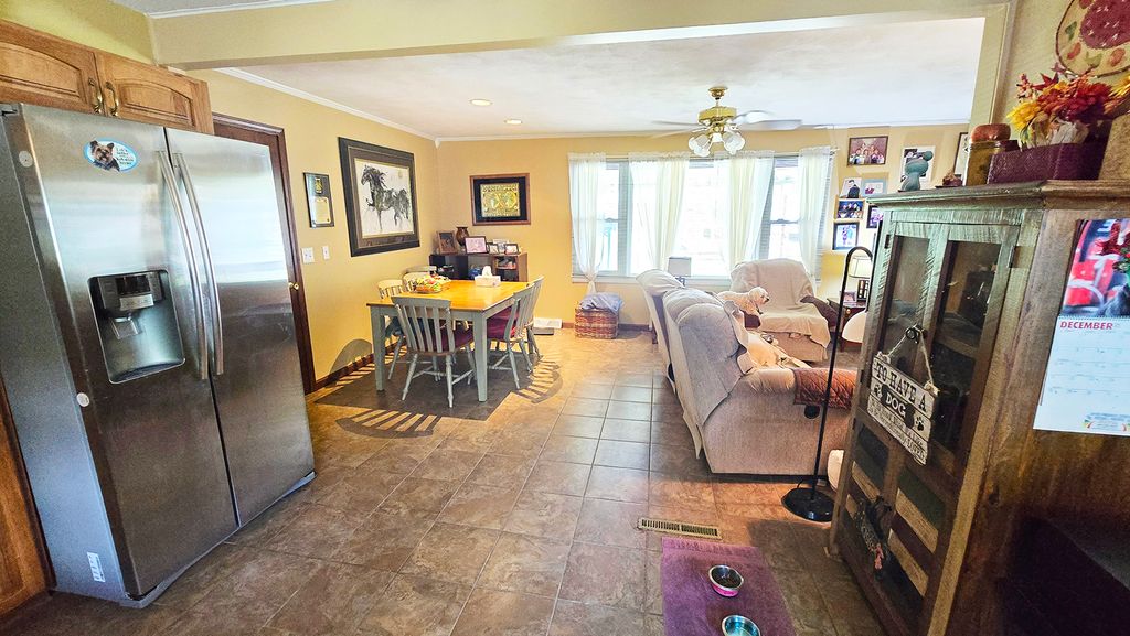 Image 19 of property listing at 18 Bonanza Drive, Centralia, IL 62801