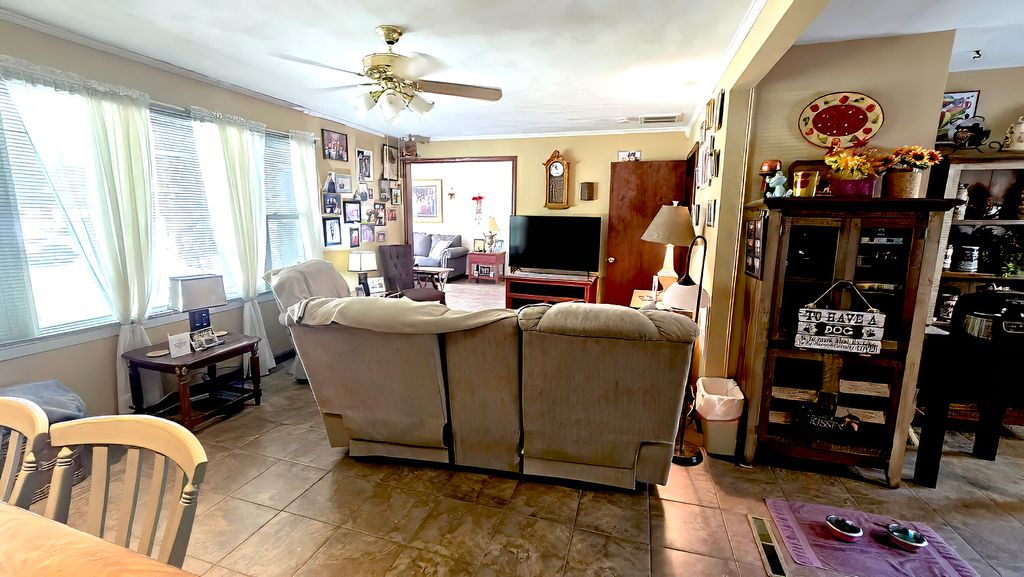 Image 20 of property listing at 18 Bonanza Drive, Centralia, IL 62801