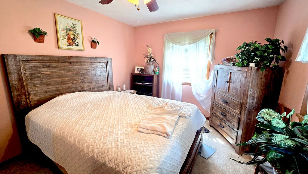 Image 22 of property listing at 18 Bonanza Drive, Centralia, IL 62801
