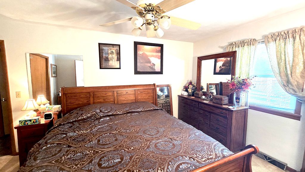 Image 23 of property listing at 18 Bonanza Drive, Centralia, IL 62801