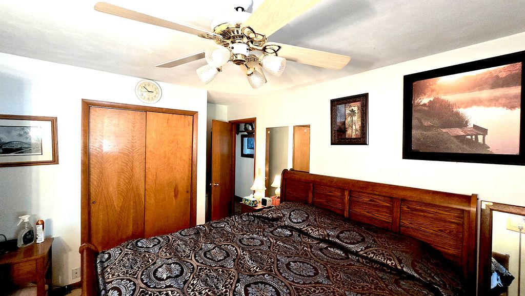 Image 24 of property listing at 18 Bonanza Drive, Centralia, IL 62801